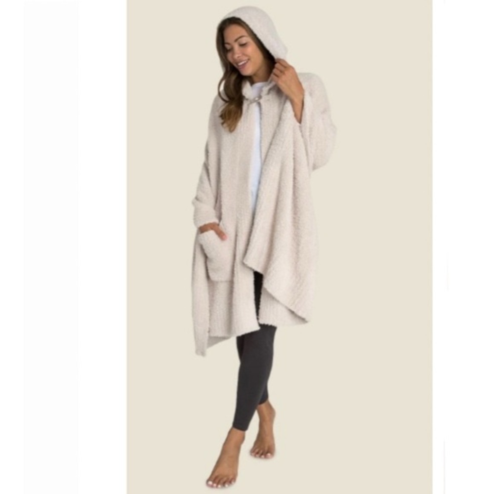 NWOT Barefoot Dreams CozyChic Hooded Pocket Shawl